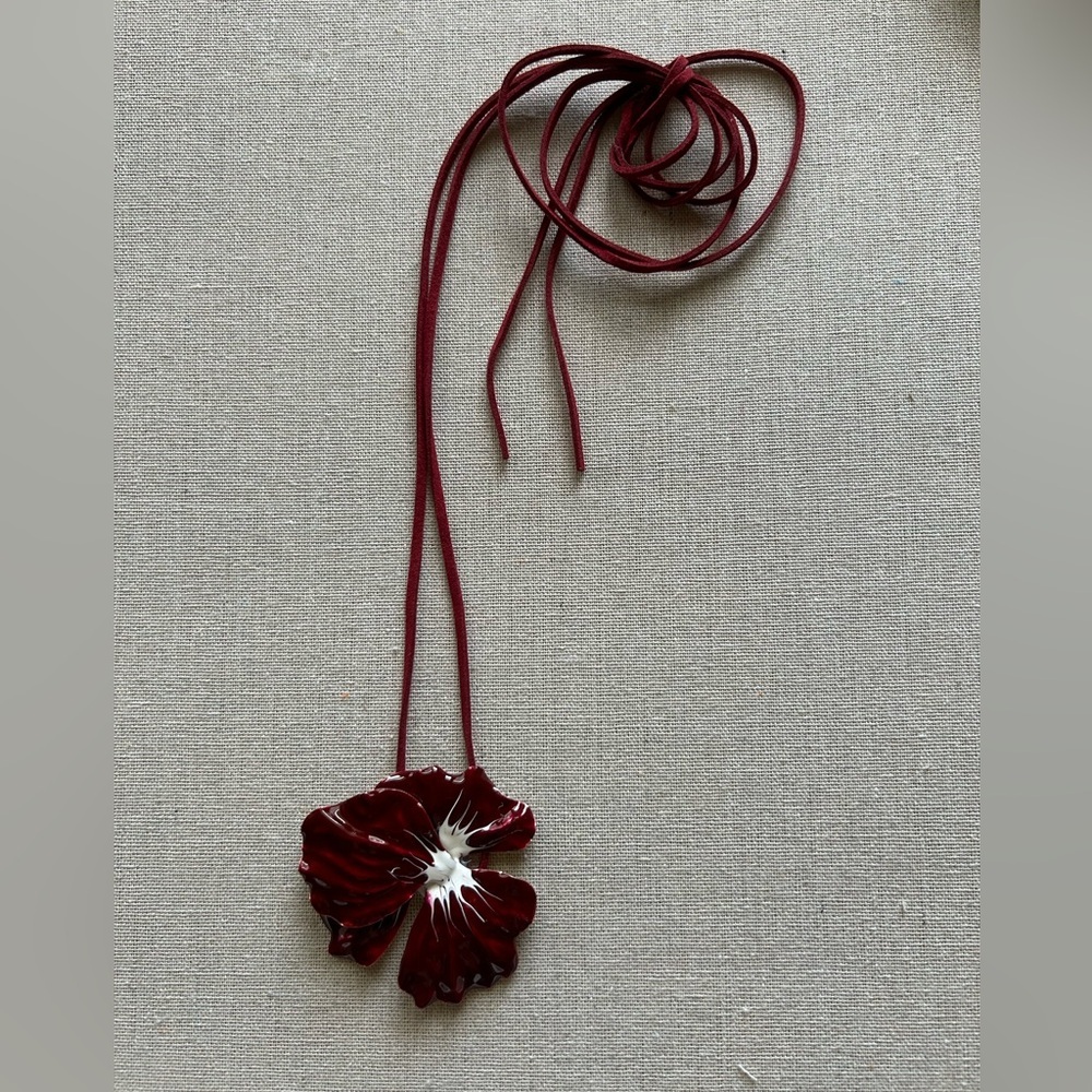 NWOT Red Floral Enamel Choker Necklace - Picture 3 of 6
